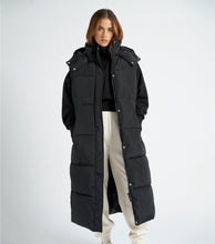 Load image into Gallery viewer, BLACK LONGLINE PUFFER GILET