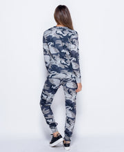 Load image into Gallery viewer, Stretch Camouflage Design Two Piece Lounge Suit
