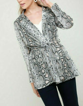 Load image into Gallery viewer, Snake Print Blazer/Jacket With Belt