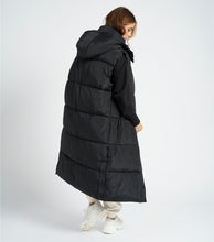 Load image into Gallery viewer, BLACK LONGLINE PUFFER GILET
