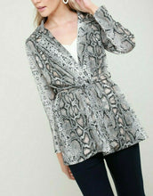Load image into Gallery viewer, Snake Print Blazer/Jacket With Belt
